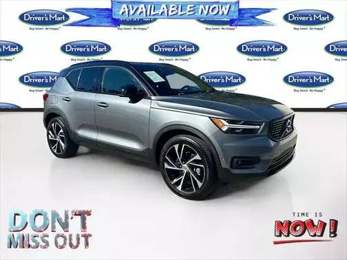 2019 Volvo XC40 R-Design FWD photo