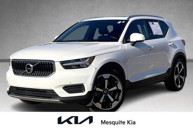 2019 Volvo XC40 Momentum AWD photo