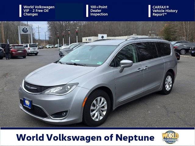 2018 Chrysler Pacifica Minivan Touring L FWD photo