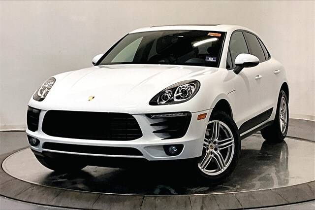 2018 Porsche Macan  AWD photo