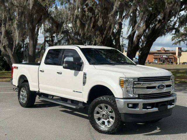 2019 Ford F-250 Super Duty LARIAT 4WD photo