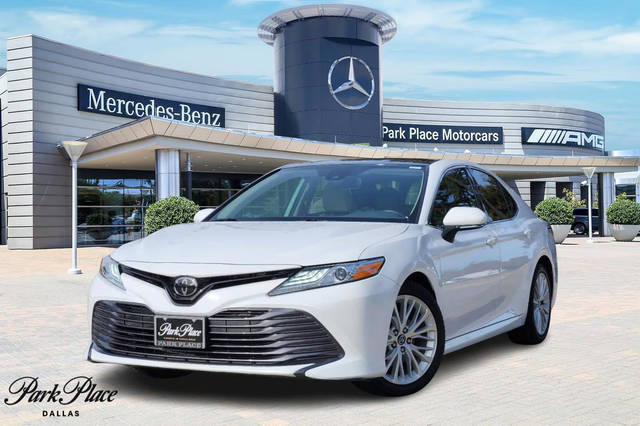 2019 Toyota Camry XLE FWD photo