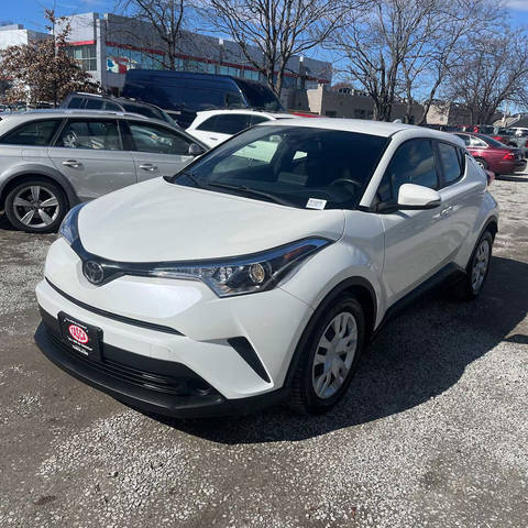2019 Toyota C-HR LE FWD photo