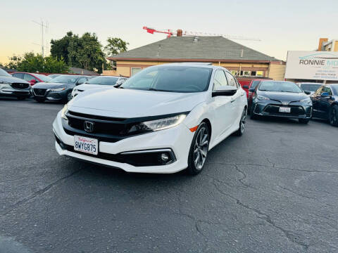 2019 Honda Civic Touring FWD photo