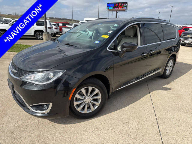 2018 Chrysler Pacifica Minivan Touring L FWD photo
