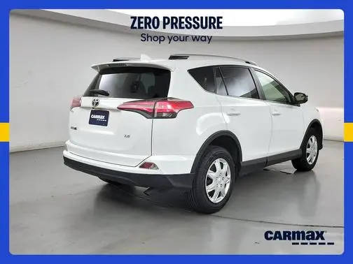 2016 Toyota RAV4 LE FWD photo