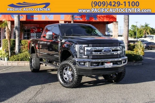 2019 Ford F-350 Super Duty LARIAT 4WD photo