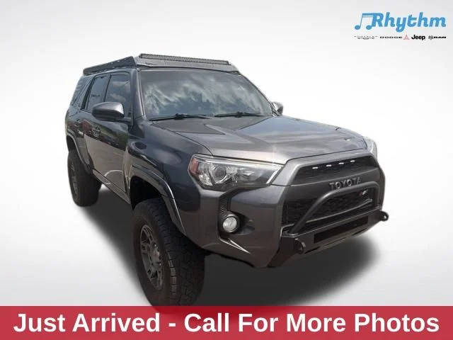 2019 Toyota 4Runner SR5 4WD photo
