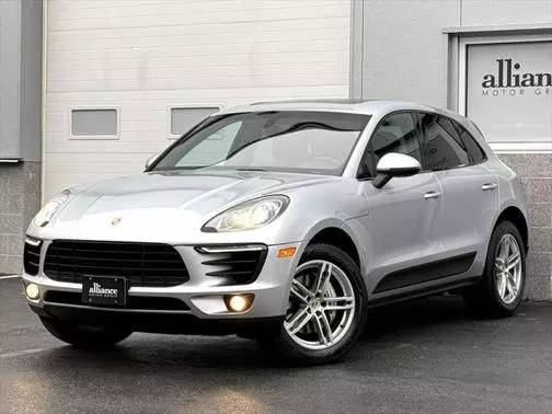 2016 Porsche Macan S AWD photo