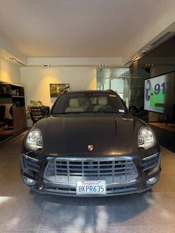 2018 Porsche Macan  AWD photo