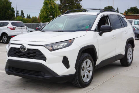 2019 Toyota RAV4 LE FWD photo