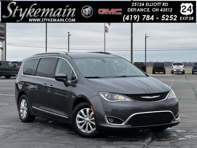 2018 Chrysler Pacifica Minivan Touring L FWD photo