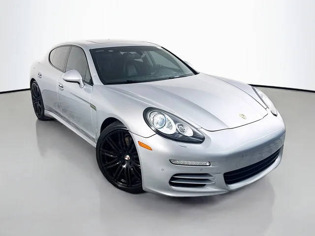 2016 Porsche Panamera 4 AWD photo