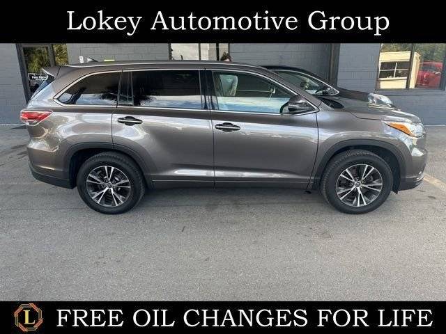 2016 Toyota Highlander XLE FWD photo