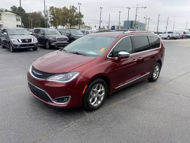 2019 Chrysler Pacifica Minivan Limited FWD photo