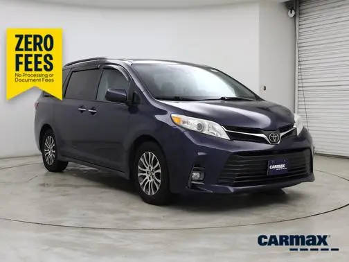 2019 Toyota Sienna XLE FWD photo