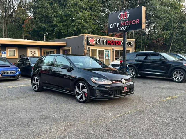 2019 Volkswagen Golf GTI SE FWD photo