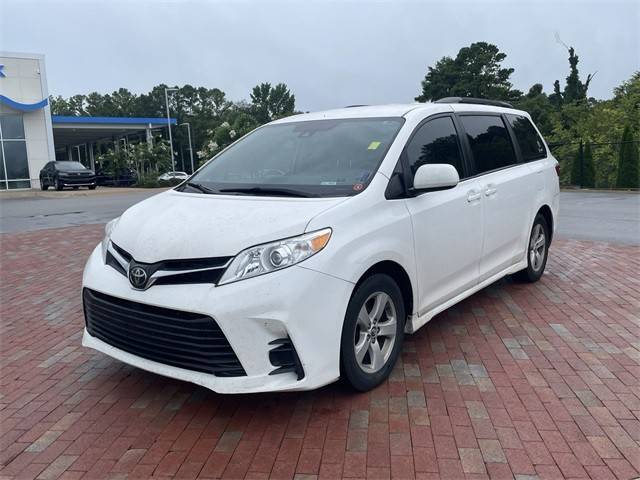 2019 Toyota Sienna LE FWD photo