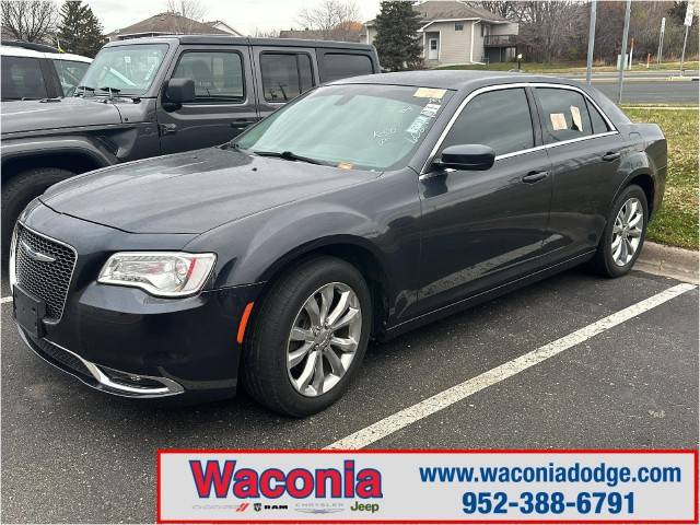 2019 Chrysler 300 Touring AWD photo