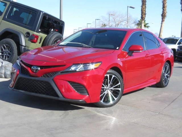 2019 Toyota Camry SE FWD photo