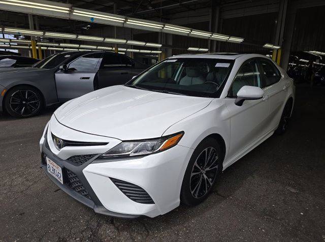 2019 Toyota Camry SE FWD photo