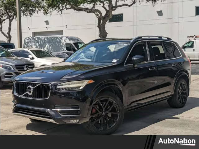 2016 Volvo XC90 T6 Momentum AWD photo