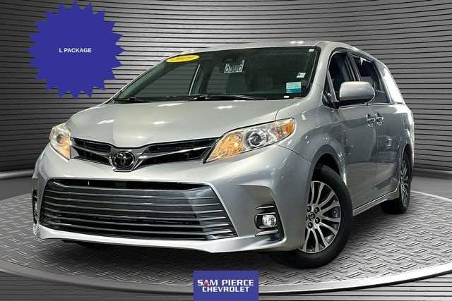 2019 Toyota Sienna XLE FWD photo