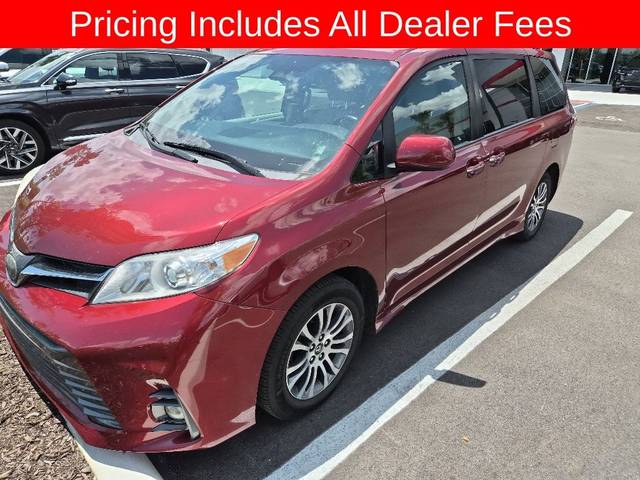 2019 Toyota Sienna XLE FWD photo