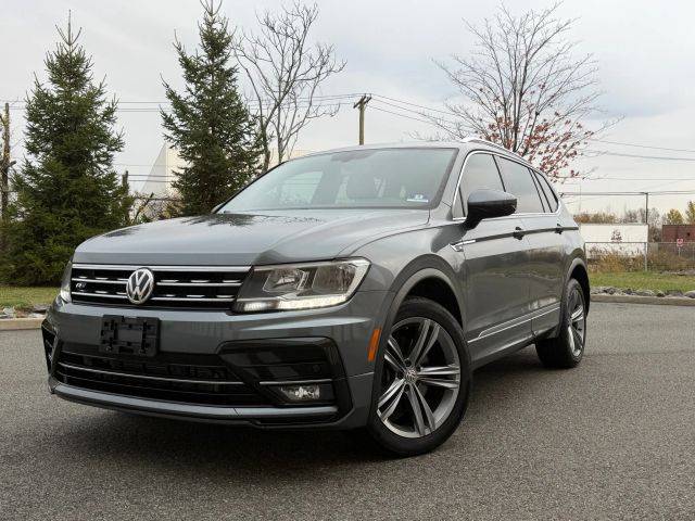 2019 Volkswagen Tiguan SEL R-Line FWD photo