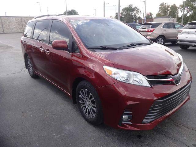 2019 Toyota Sienna XLE Premium FWD photo