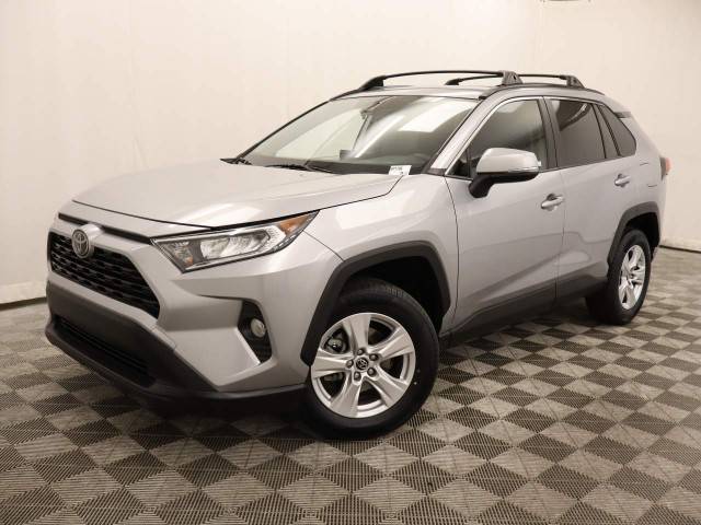 2019 Toyota RAV4 XLE FWD photo