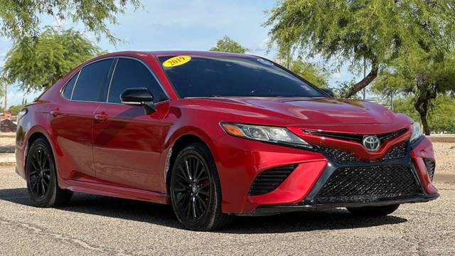 2019 Toyota Camry SE FWD photo