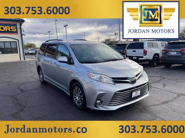 2019 Toyota Sienna XLE FWD photo