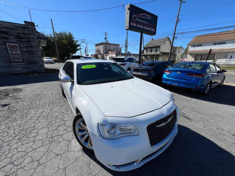 2018 Chrysler 300 Limited RWD photo