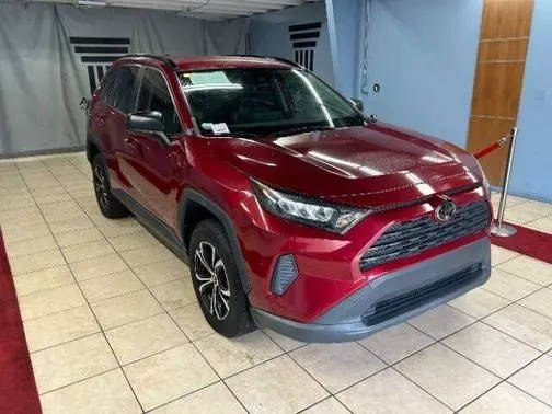 2019 Toyota RAV4 LE FWD photo