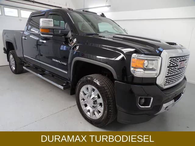 2019 GMC Sierra 2500HD Denali 4WD photo