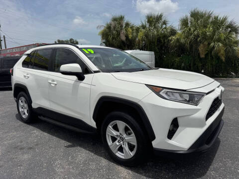 2019 Toyota RAV4 XLE FWD photo