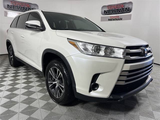 2019 Toyota Highlander LE FWD photo