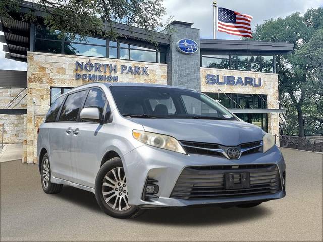 2019 Toyota Sienna XLE Premium FWD photo