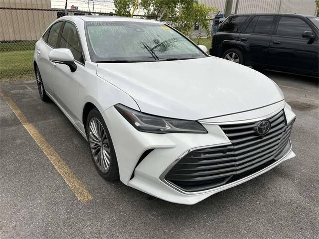 2019 Toyota Avalon Limited FWD photo