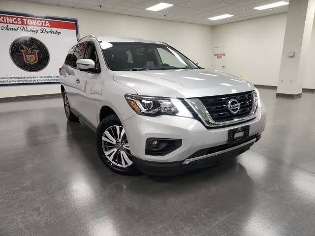 2018 Nissan Pathfinder SL FWD photo