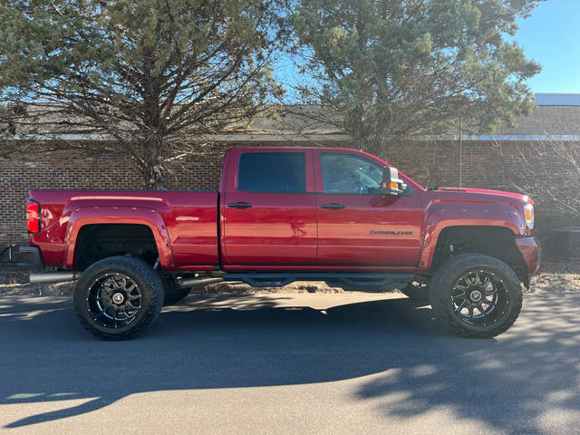 2019 GMC Sierra 2500HD Denali 4WD photo