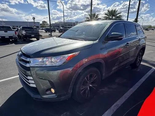 2019 Toyota Highlander LE Plus FWD photo