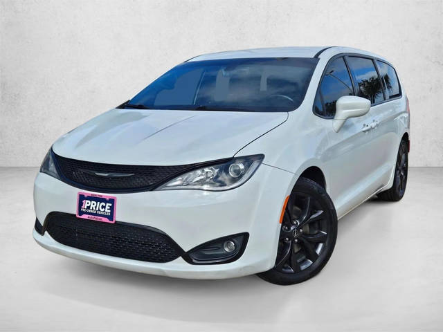 2019 Chrysler Pacifica Minivan Touring Plus FWD photo