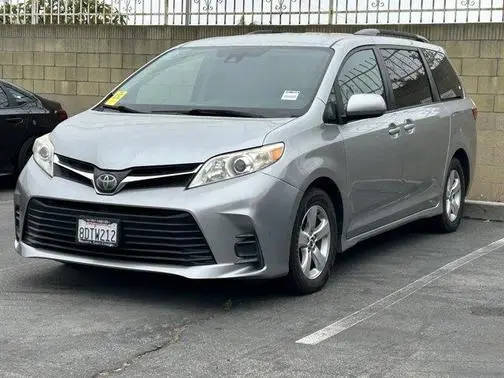 2018 Toyota Sienna LE FWD photo