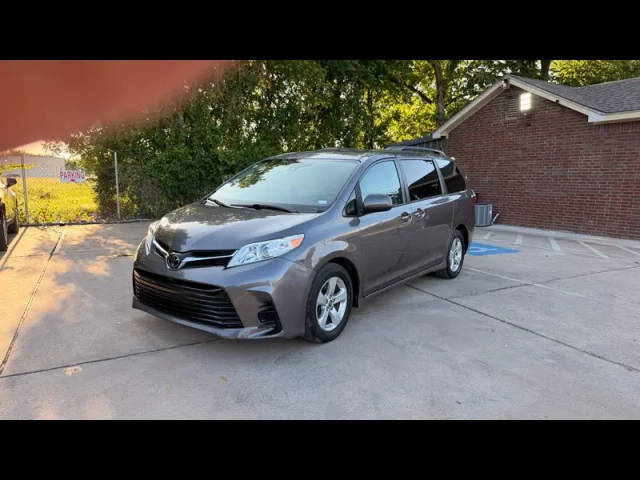 2018 Toyota Sienna LE FWD photo