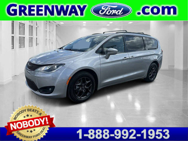 2019 Chrysler Pacifica Minivan Touring L FWD photo