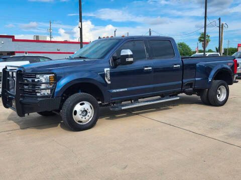 2019 Ford F-350 Super Duty LARIAT 4WD photo