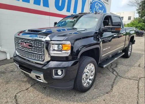 2019 GMC Sierra 2500HD Denali 4WD photo