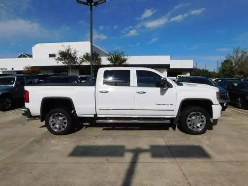 2019 GMC Sierra 2500HD Denali 4WD photo